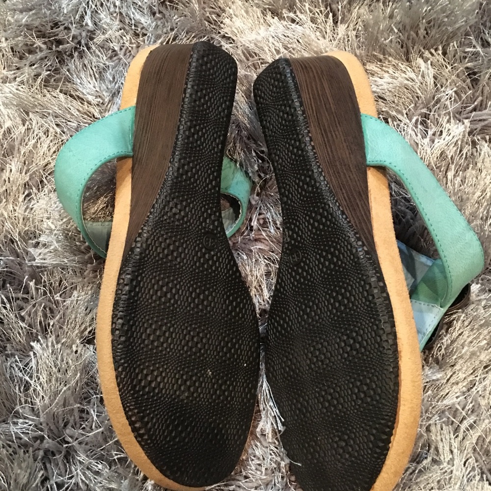 Shoes - Picture 2 of 4